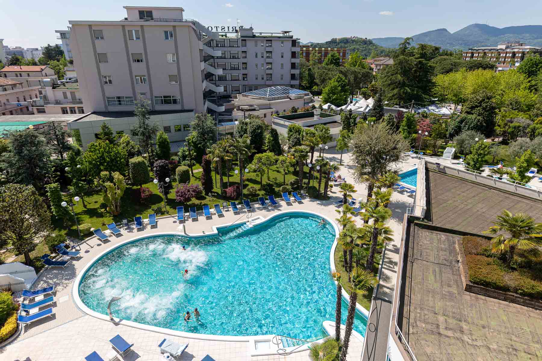 Piscina Apollo - piscina termale  esterna vista d'alto